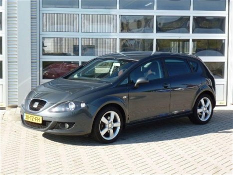 Seat Leon - 1.6 sport BJ.2007 AIRCO/ CC/ TREKHAAK/ NAP - 1