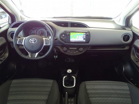 Toyota Yaris - 1.0 VVT-i Trend 5-deurs | Climate Control | Navigatie | Lichtmetalen Velgen | Parkeer - 1