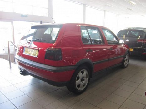 Volkswagen Golf - 2.0-16V GTI - 1