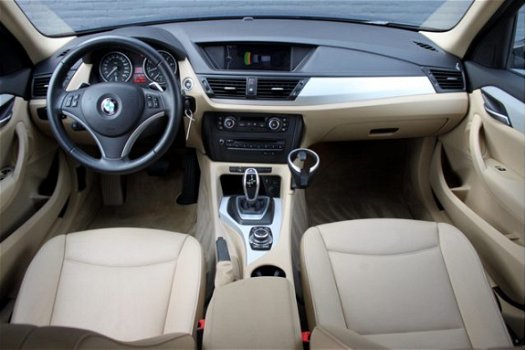 BMW X1 - 2.8i xDrive | Panoramadak | Navi prof | Xenon | Leer | Volledig Onderhouden - 1