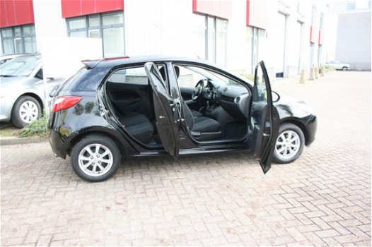 Mazda 2 - 2 1.3hp S-VT Touring 1 Jaar APK - 1