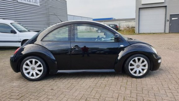 Volkswagen New Beetle - 2.0 Highline Zeer nette en perfect rijdende New Beetle Airco Electr pakket A - 1