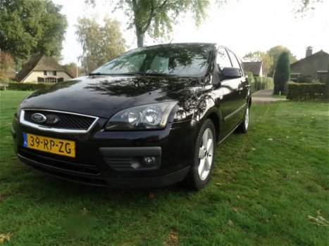 Ford Focus Wagon - 1.6 16V Trend - 1