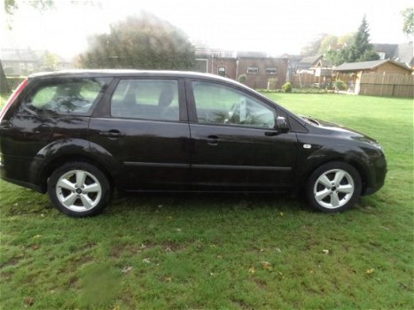 Ford Focus Wagon - 1.6 16V Trend - 1