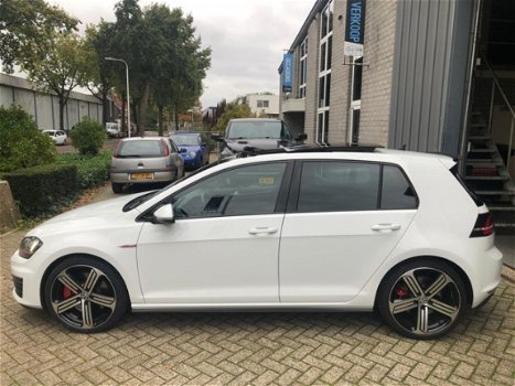 Volkswagen Golf - 2.0 TSI GTI Performance PANO/DSG/300PK/NAP - 1