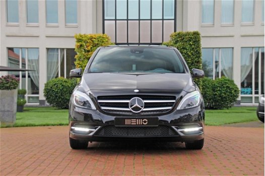 Mercedes-Benz B-klasse - 200 Ambition - AMG pakket - panoramadak - automaat - leder pakket - rijk ui - 1