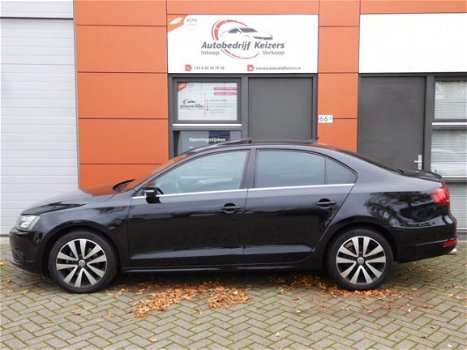 Volkswagen Jetta - 2.0 TDI Highline APK NAVI LED CLIMA DSG SCHUIF-KANTELDAK LEER - 1