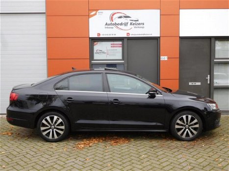 Volkswagen Jetta - 2.0 TDI Highline APK NAVI LED CLIMA DSG SCHUIF-KANTELDAK LEER - 1