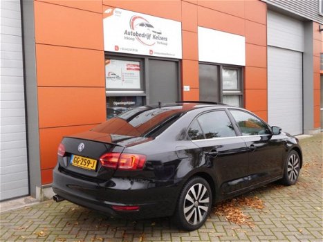 Volkswagen Jetta - 2.0 TDI Highline APK NAVI LED CLIMA DSG SCHUIF-KANTELDAK LEER - 1