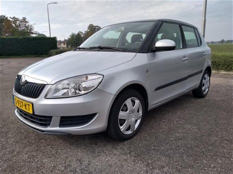 Skoda Fabia - 1.2 TSI Dynamic Dealer onderhouden NWE apk Rijdt en schakelt goed - 1