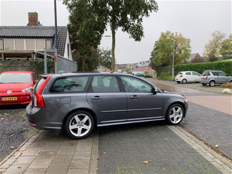 Volvo V50 - 2.4 D5 Edition II / R-Design / bi-xenon / navi - 1