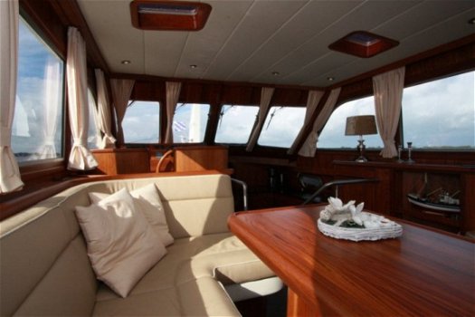 Aventura Trawler 55 Wheelhouse - 8