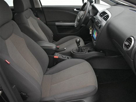 Seat Leon - 1.2 TSI Ecomotive Businessline / NAVI / AIRCO-ECC / CRUISE CTR. / PDC / LMV 17