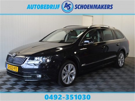 Skoda Superb Combi - 1.6 TDI automaat // PANO LEER TREKHAAK NAVI CRUISE CLIMA - 1