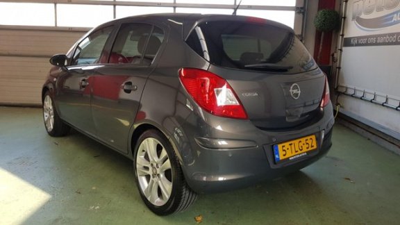 Opel Corsa - 1.4-16V Cosmo PDC, AFL, 17 inch Lichtmetaal - 1