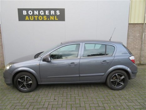 Opel Astra - 1.6 ESSENTIA NAV - 1