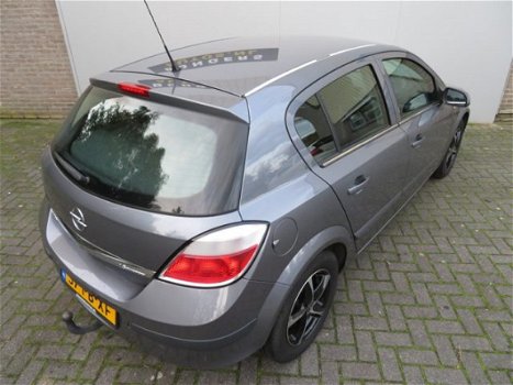 Opel Astra - 1.6 ESSENTIA NAV - 1