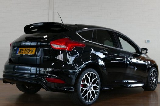 Ford Focus - 1.5 TDCI AUTOMAAT Titanium 5 DRS / NAVI / CLIMA / CRUISE / PDC / LMV / ACHTERUITRIJCAME - 1