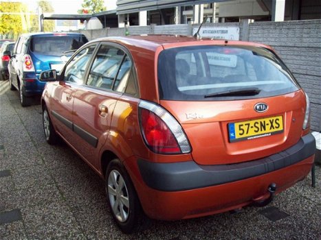 Kia Rio - 1.4 L met airco/navigatie - 1