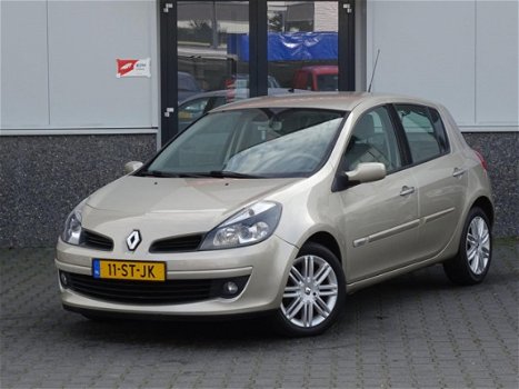 Renault Clio - 1.6-16V Dynamique AUTOMAAT 4-DEURS (bj2006) - 1