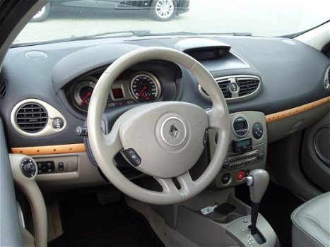 Renault Clio - 1.6-16V Dynamique AUTOMAAT 4-DEURS (bj2006) - 1