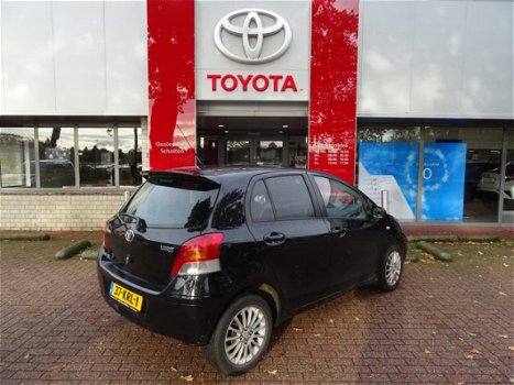 Toyota Yaris - 1.3 VVTi Dynamic 5-deurs / Airco / Lichtmetalen Velgen / Bluetooth / Mistlampen / Pri - 1