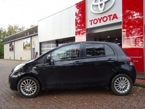 Toyota Yaris - 1.3 VVTi Dynamic 5-deurs / Airco / Lichtmetalen Velgen / Bluetooth / Mistlampen / Pri - 1