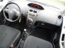 Toyota Yaris - 1.3 VVTi Dynamic 5-deurs / Airco / Lichtmetalen Velgen / Bluetooth / Mistlampen / Pri