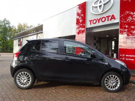 Toyota Yaris - 1.3 VVTi Dynamic 5-deurs / Airco / Lichtmetalen Velgen / Bluetooth / Mistlampen / Pri - 1