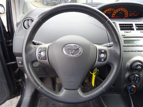 Toyota Yaris - 1.3 VVTi Dynamic 5-deurs / Airco / Lichtmetalen Velgen / Bluetooth / Mistlampen / Pri - 1