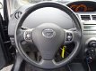 Toyota Yaris - 1.3 VVTi Dynamic 5-deurs / Airco / Lichtmetalen Velgen / Bluetooth / Mistlampen / Pri - 1 - Thumbnail