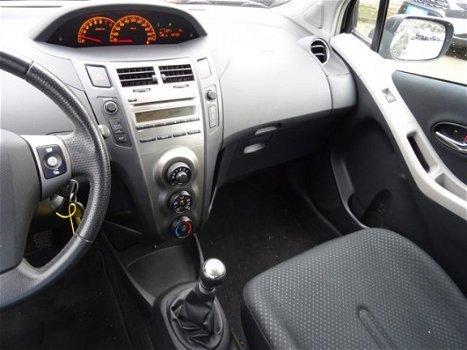 Toyota Yaris - 1.3 VVTi Dynamic 5-deurs / Airco / Lichtmetalen Velgen / Bluetooth / Mistlampen / Pri - 1