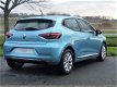 Renault Clio - TCe 100pk Zen | OP = OP | € 1800, - VOORRAARVOORDEEL | NIEUW UIT VOORRAAD LEVERBAAR - 1 - Thumbnail
