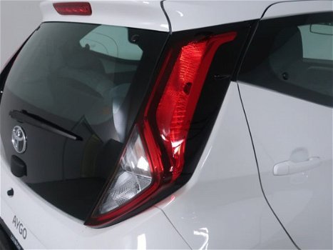 Toyota Aygo - 1.0 VVT-i x-play AUTOMAAT-LICHTMETALEN VELGEN- ALL WHEATER BANDEN - 1