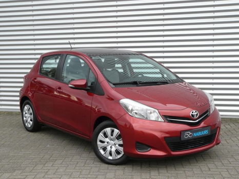 Toyota Yaris - 1.3 VVT-i. 5DRS. Dynamic. Autom. Navi. Panodak - 1