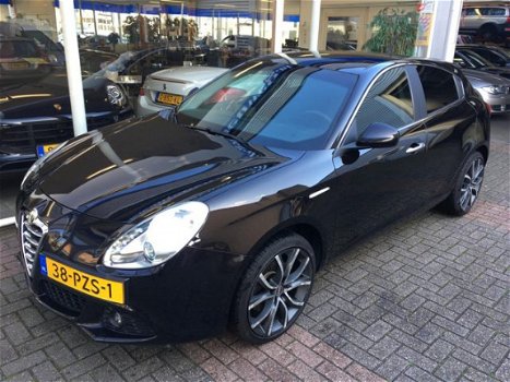 Alfa Romeo Giulietta - 2.0 JTDm Distinctive AIRCO CLIMA CRUISE NAVI 18 INCH - 1