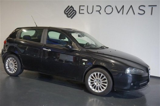 Alfa Romeo 147 - 1.6 T.Spark Business Airco/Cruise/5D/Nieuw Apk - 1