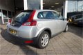 Volvo C30 - 2.0D Kinetic , 100% DEALER-ONDERHOUDEN, AIRCO, CRUISE, APK 29-06-2020, RECENT NIEUWE DIS - 1 - Thumbnail