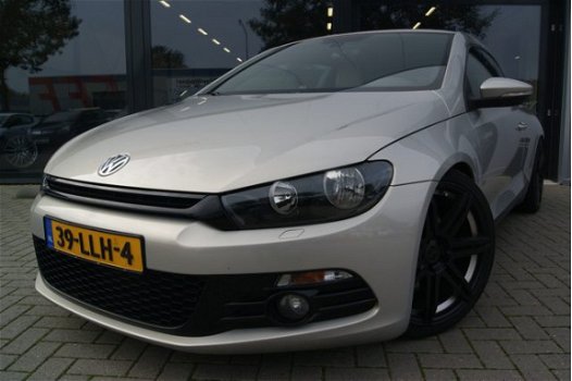 Volkswagen Scirocco - 1.4 TSI Highline >>NIEUWE MOTOR<< + LEER + NAVI + LM VELGEN - 1