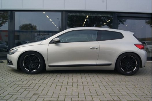 Volkswagen Scirocco - 1.4 TSI Highline >>NIEUWE MOTOR<< + LEER + NAVI + LM VELGEN - 1