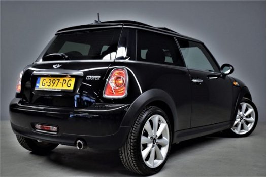 Mini Mini Cooper - 1.6i 16V 122pk Chili Pano/Xenon/Lmw/H.leer/Clima/81dkm - 1