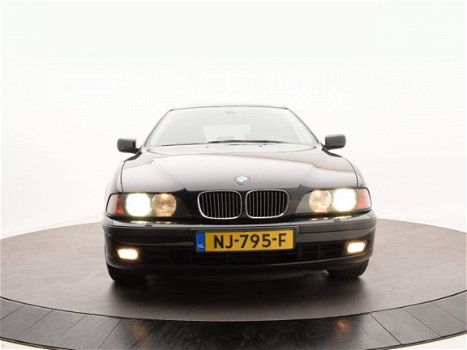 BMW 5-serie Touring - 540i Ex. Youngtimer | 8cilinder | Cosmos zwart | Dakje | Uniek - 1