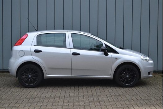 Fiat Punto Evo - 1.2 70pk 5drs Airco Mf-stuur 17-inch LMV APK 07-2020 Nwe-distributieriem - 1