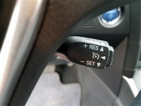 Toyota Auris - 1.8 Hybrid Lease+ Panoramadak stoelverwarming aut. inparkeren cruise control - 1