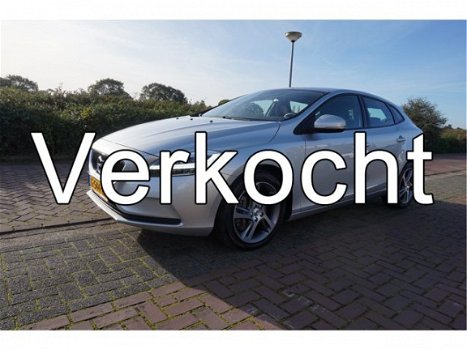 Volvo V40 - 2.0 D2 AUTOMAAT MOMENTUM+WINTERPAKKET 1EIG NWE STAAT XENON/LED STOEL+VOORRUITVERW. NAVIG - 1