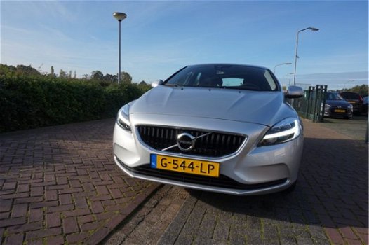 Volvo V40 - 2.0 D2 AUTOMAAT MOMENTUM+WINTERPAKKET 1EIG NWE STAAT XENON/LED STOEL+VOORRUITVERW. NAVIG - 1