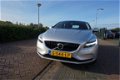 Volvo V40 - 2.0 D2 AUTOMAAT MOMENTUM+WINTERPAKKET 1EIG NWE STAAT XENON/LED STOEL+VOORRUITVERW. NAVIG - 1 - Thumbnail