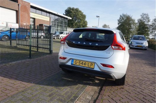 Volvo V40 - 2.0 D2 AUTOMAAT MOMENTUM+WINTERPAKKET 1EIG NWE STAAT XENON/LED STOEL+VOORRUITVERW. NAVIG - 1