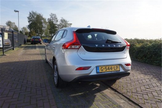 Volvo V40 - 2.0 D2 AUTOMAAT MOMENTUM+WINTERPAKKET 1EIG NWE STAAT XENON/LED STOEL+VOORRUITVERW. NAVIG - 1