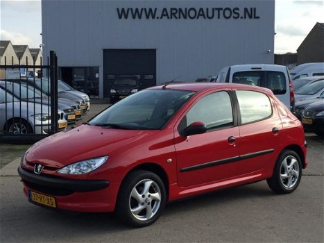 Peugeot 206 - 1.1 X-Design 5-DEURS, STUURBEKRACHTIGING, ELEK-RAMEN, CENT-VERGRENDELING, RADIO-CD-MP3 - 1